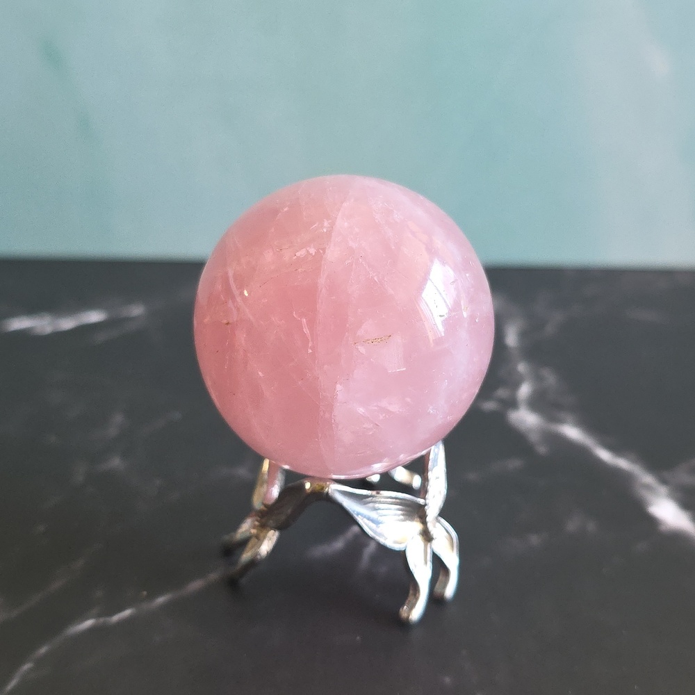 Rose Quartz sphere - Picture 2 of 2